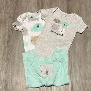 4/$20 Carter's Gray and Green Pajama Set with Animal Design 9M